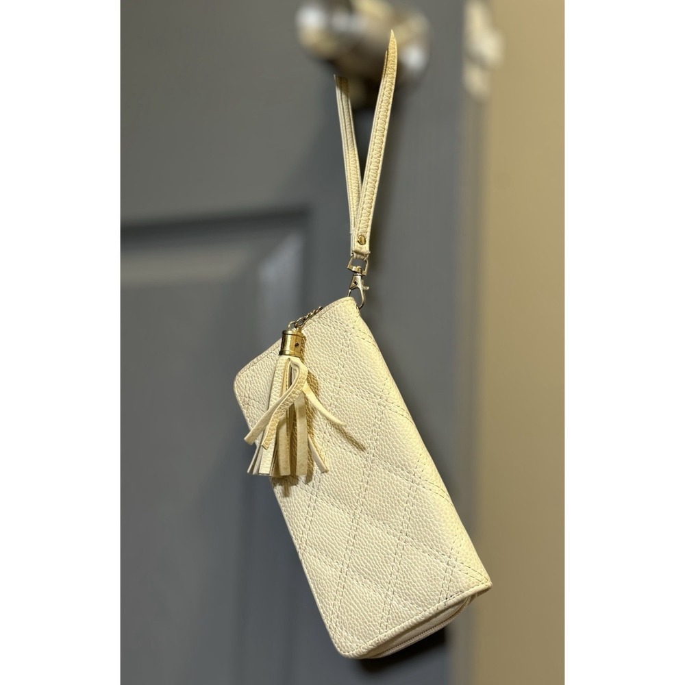 Beige Quilted Wristlet w/ Tassel – Faux Leather – Minor Stain